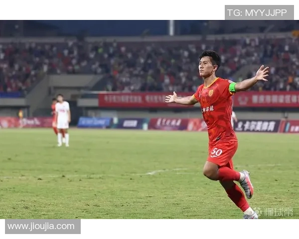 足球明星迪力夏提的成长之路与辉煌成就揭秘